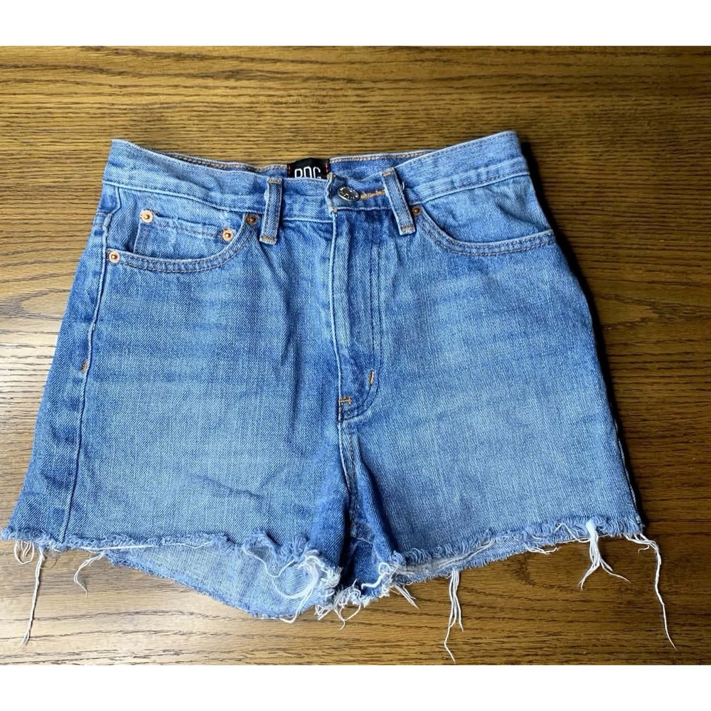 BDG Urban Outfitters Girlfriend High Rise Denim Shorts Size 24 Raw Hem